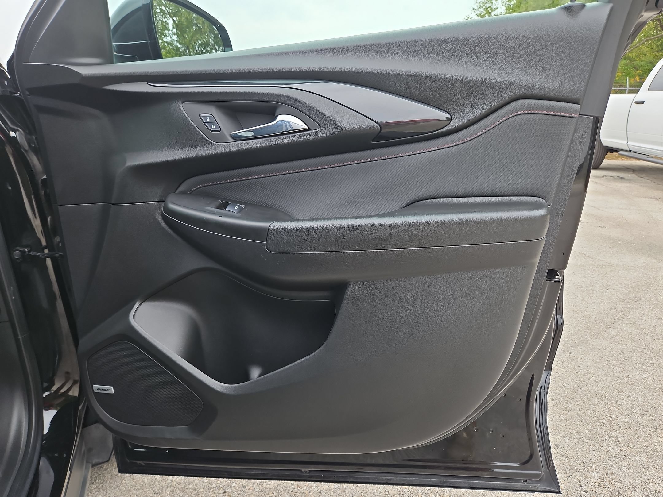Used 2023 Chevrolet TrailBlazer RS w/ Sun and Liftgate Package FWD image 29