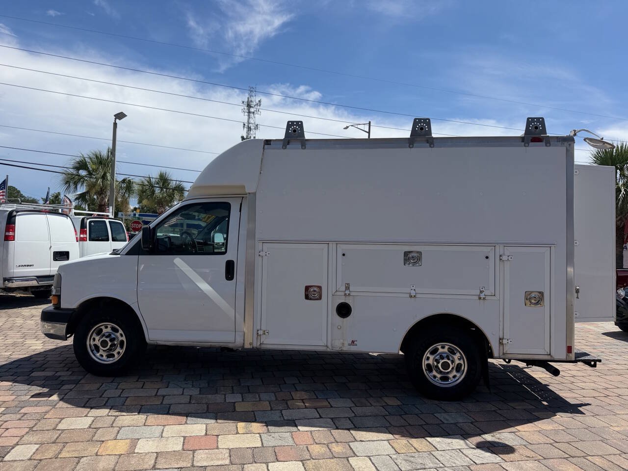 Used 2012 Chevrolet Express 3500 RWD image 18