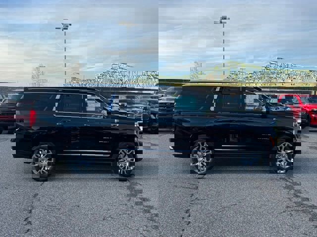 New 2026 GMC Yukon XL Denali w/ Denali Reserve Package image 11