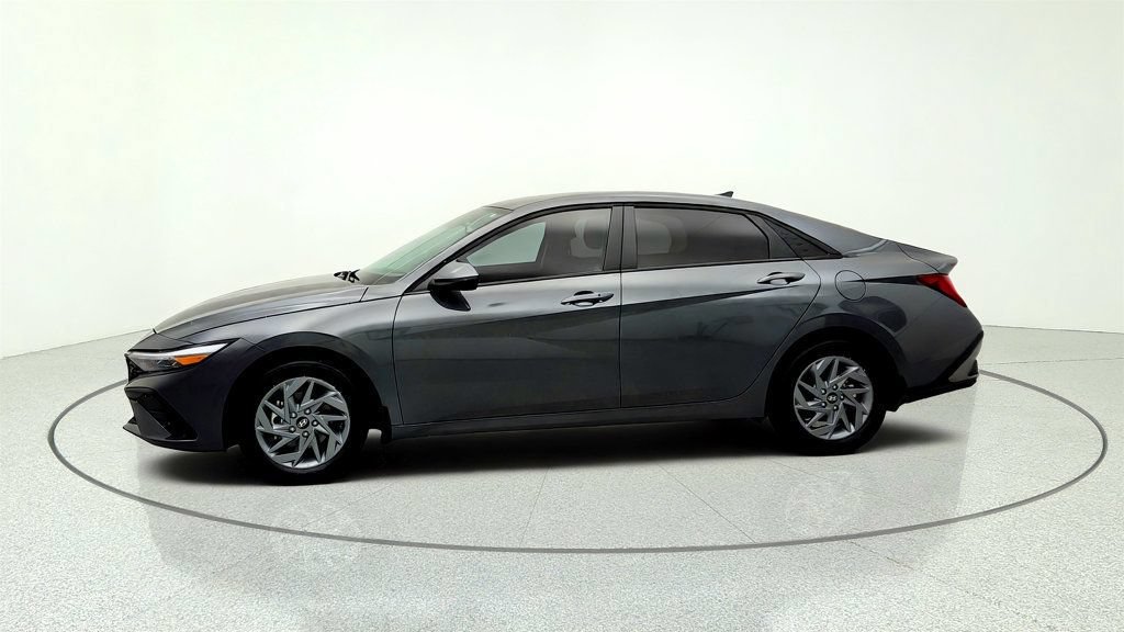 Used 2026 Hyundai Elantra Hybrid FWD image 8