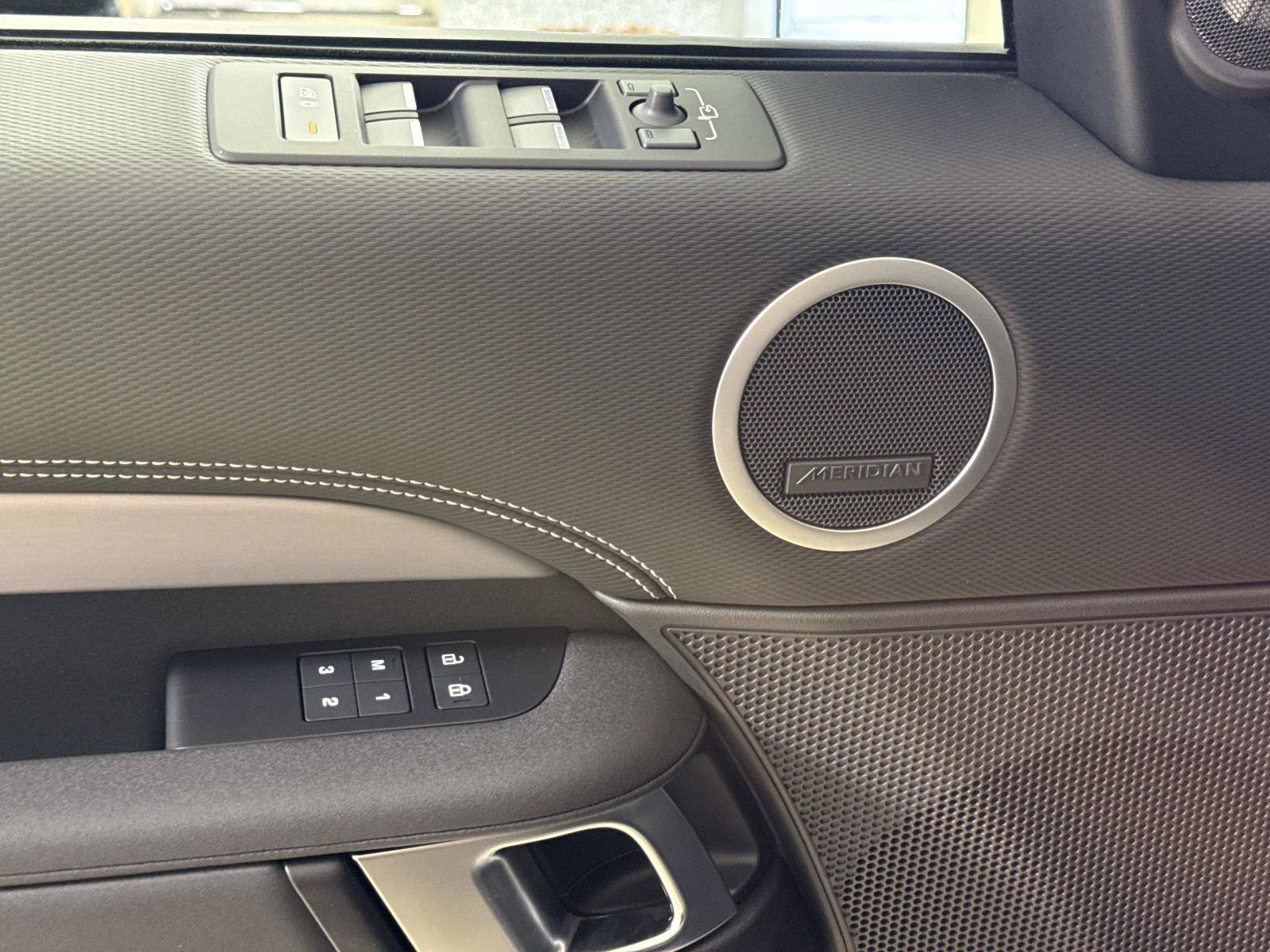New 2026 Land Rover Discovery Dynamic SE AWD/4WD image 19