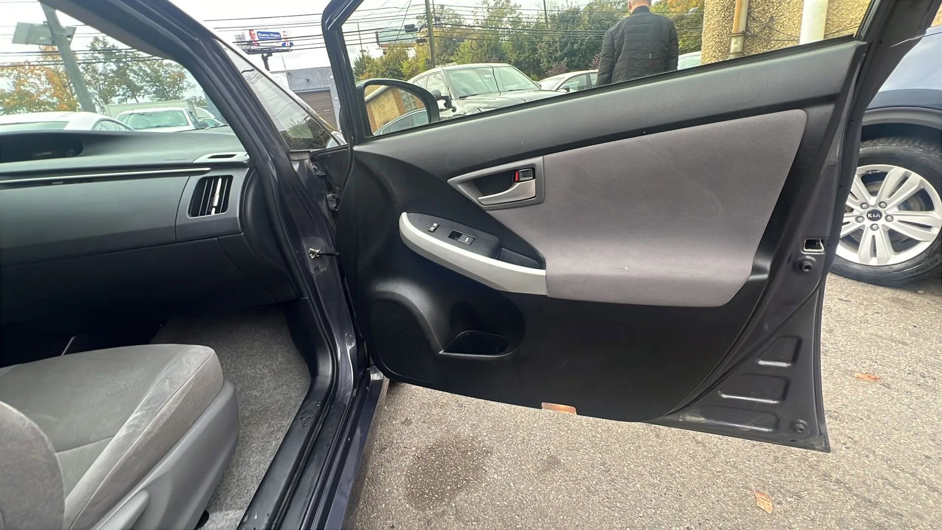 Used 2014 Toyota Prius One image 28