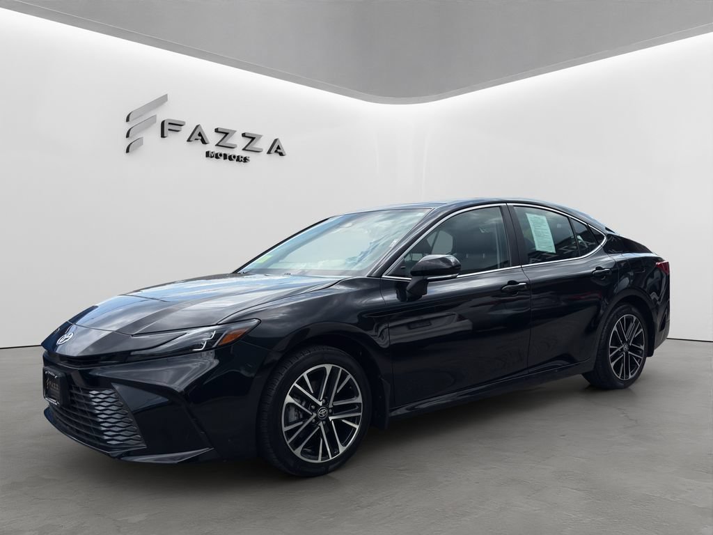 Used 2025 Toyota Camry XLE AWD/4WD image 1