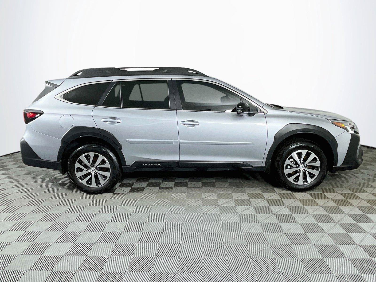 Certified 2025 Subaru Outback Premium w/ Popular Package #1A AWD/4WD image 11