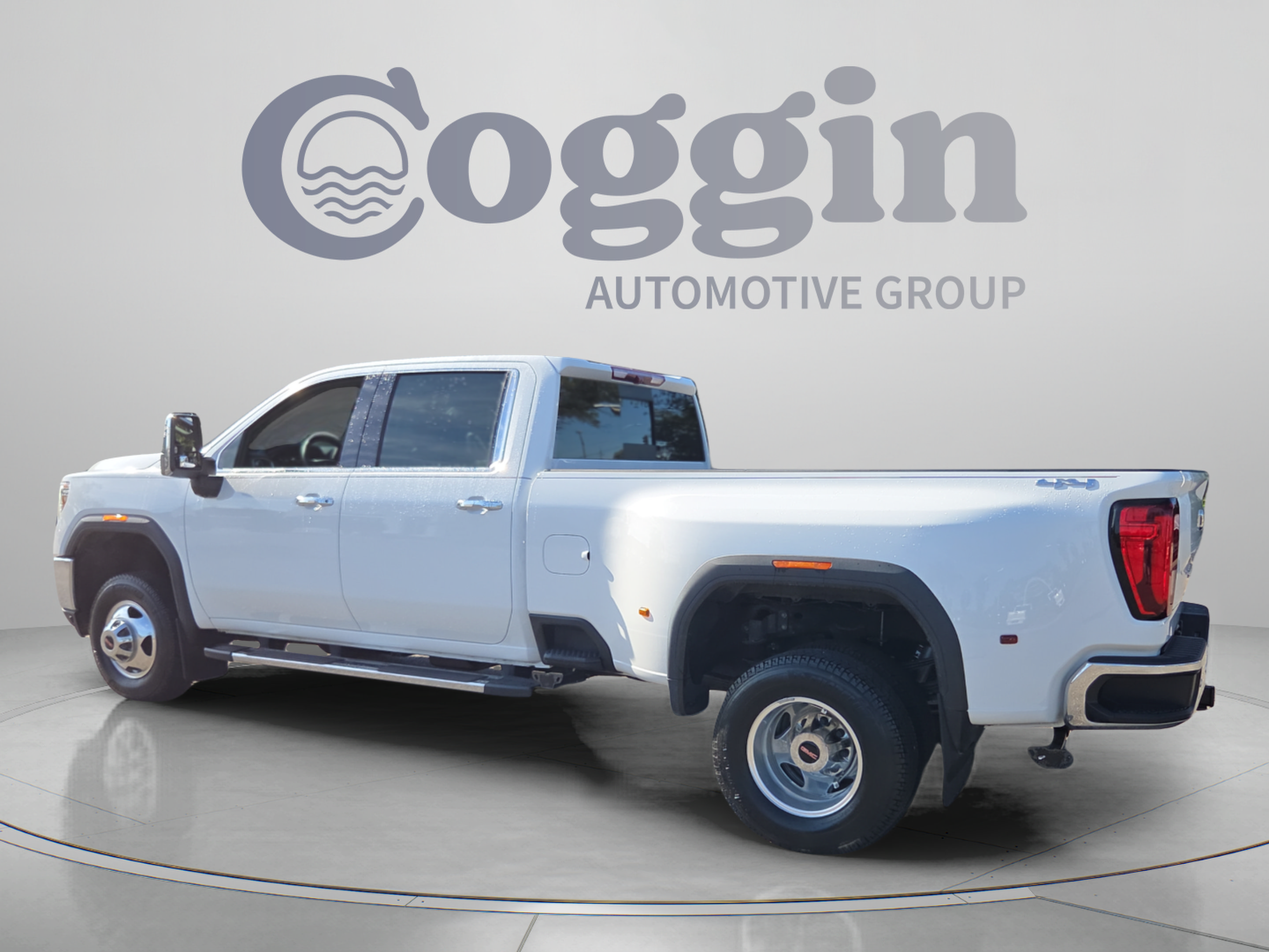 Used 2023 GMC Sierra 3500 SLT w/ SLT Premium Package AWD/4WD image 2
