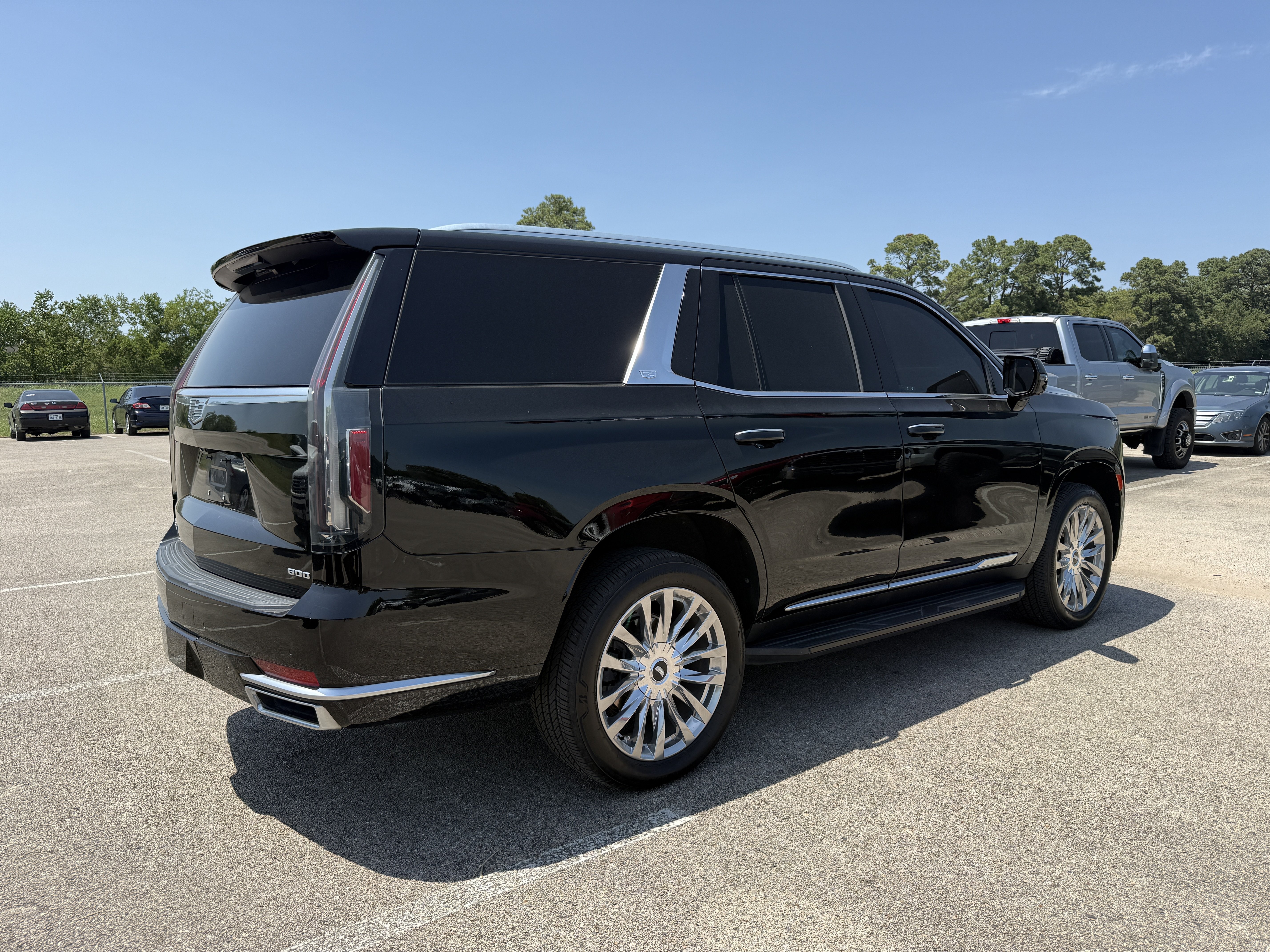 Used 2021 Cadillac Escalade Premium Luxury AWD/4WD image 2