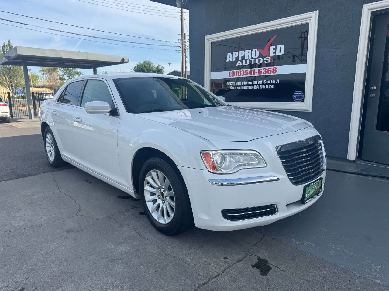 Used 2011 Chrysler 300 RWD image 1