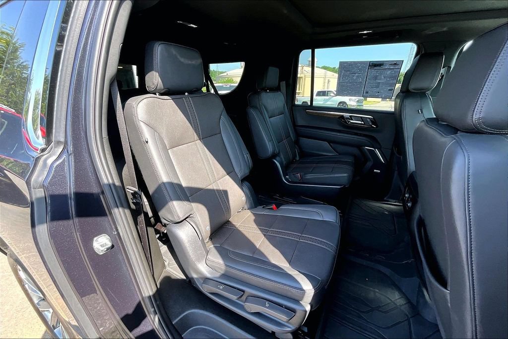 Used 2025 Chevrolet Suburban High Country w/ Sun And Tow Package AWD/4WD image 27