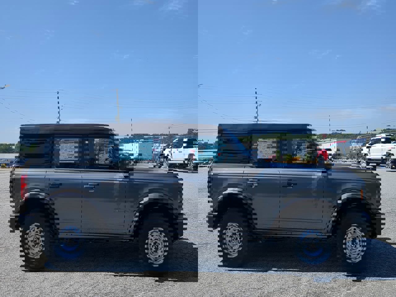 New 2025 Ford Bronco 4-Door image 2