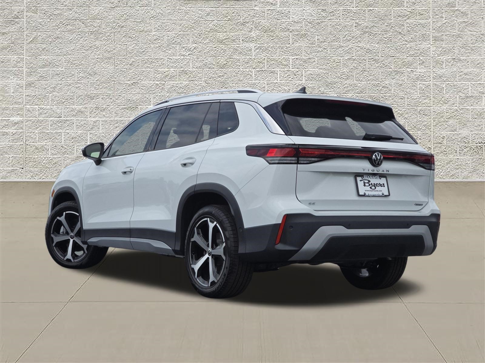 New 2026 Volkswagen Tiguan SE AWD/4WD image 5