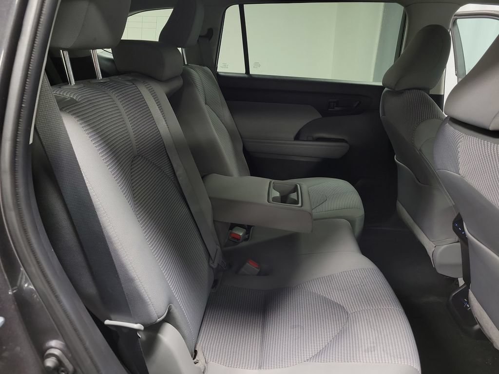Used 2022 Toyota Highlander LE AWD/4WD image 22