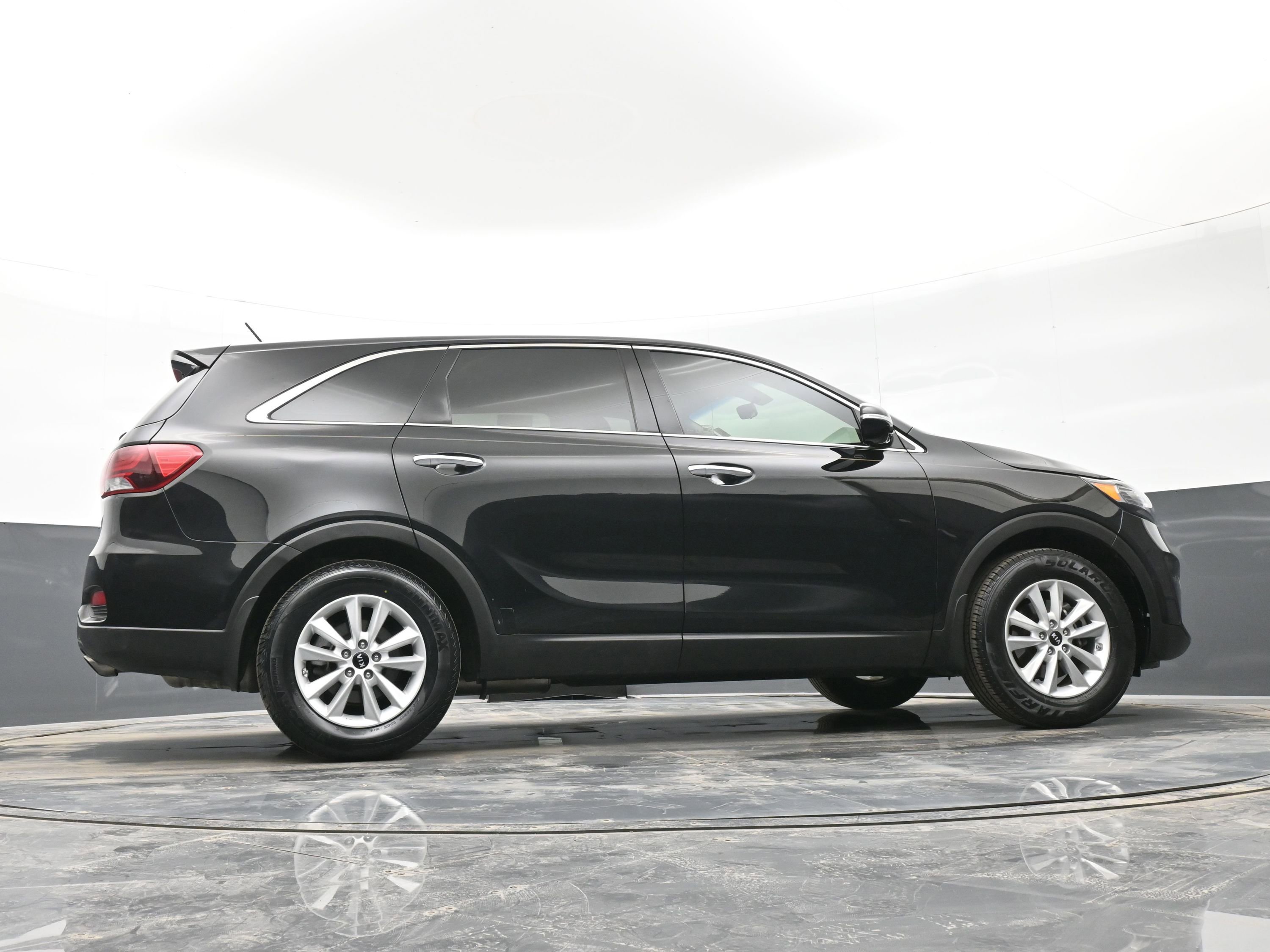 Used 2020 Kia Sorento LX image 45