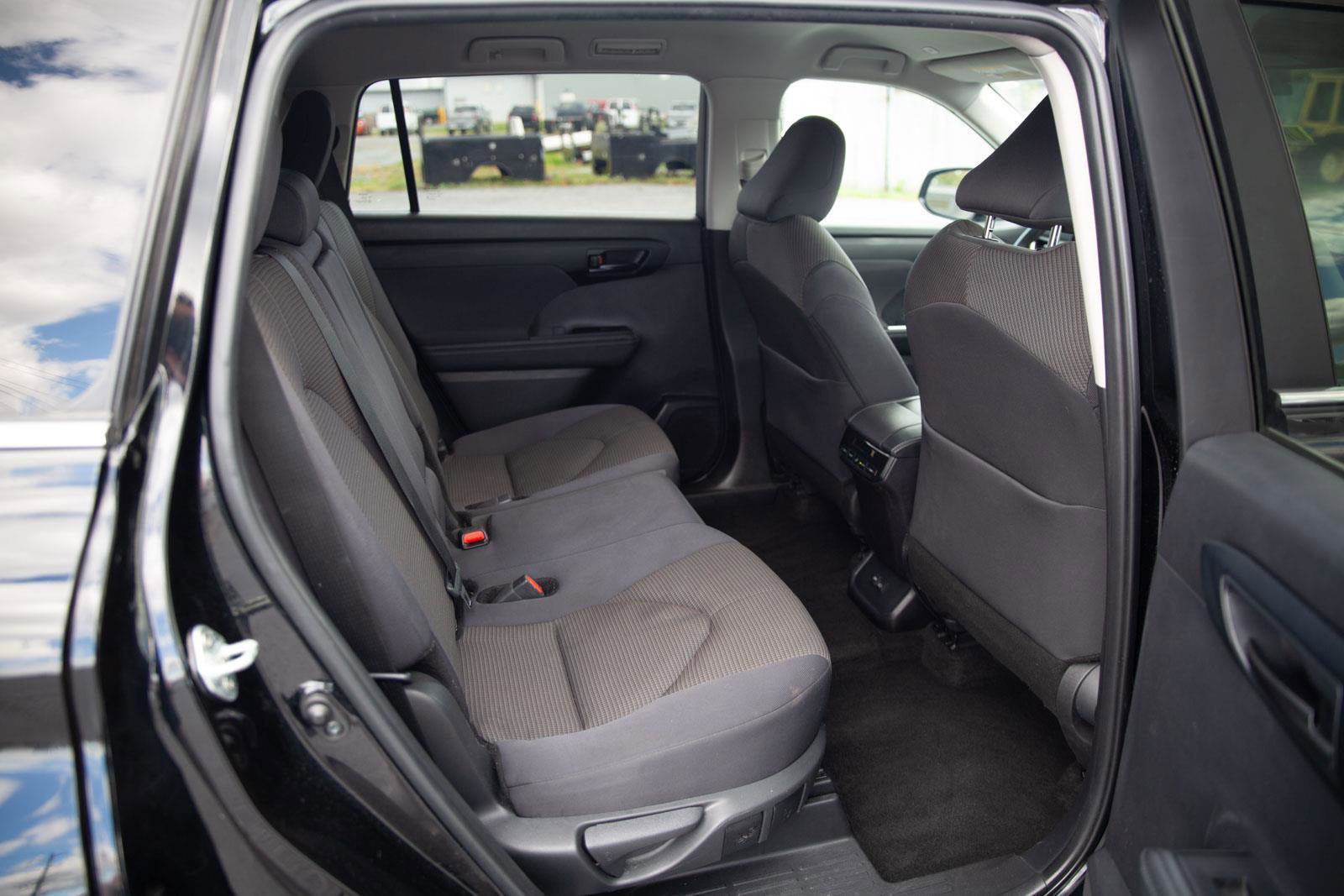 Used 2024 Toyota Highlander LE image 24