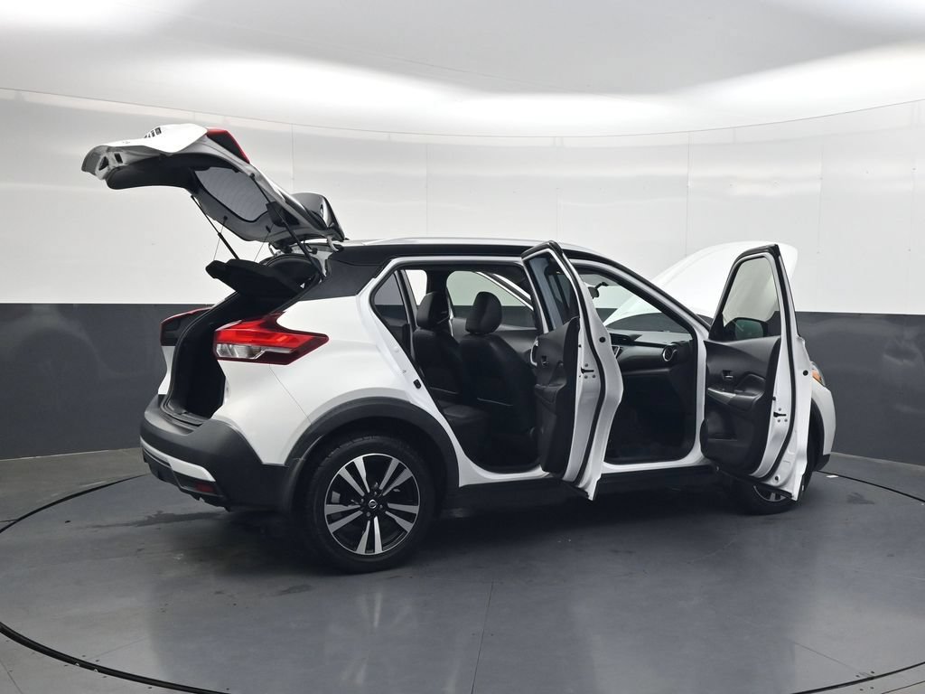 Used 2018 Nissan Kicks SR w/ Premium Package FWD image 38