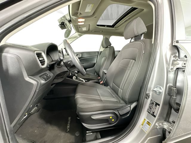 Used 2023 Hyundai Venue SEL w/ Cargo Package FWD image 4