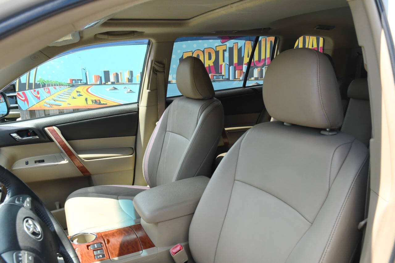 Used 2010 Toyota Highlander Limited AWD/4WD image 28