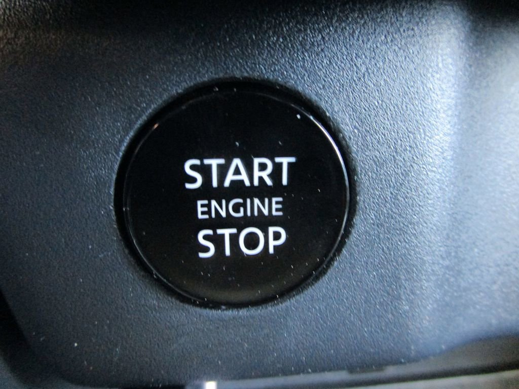 Used 2025 Nissan Rogue SL AWD/4WD image 34