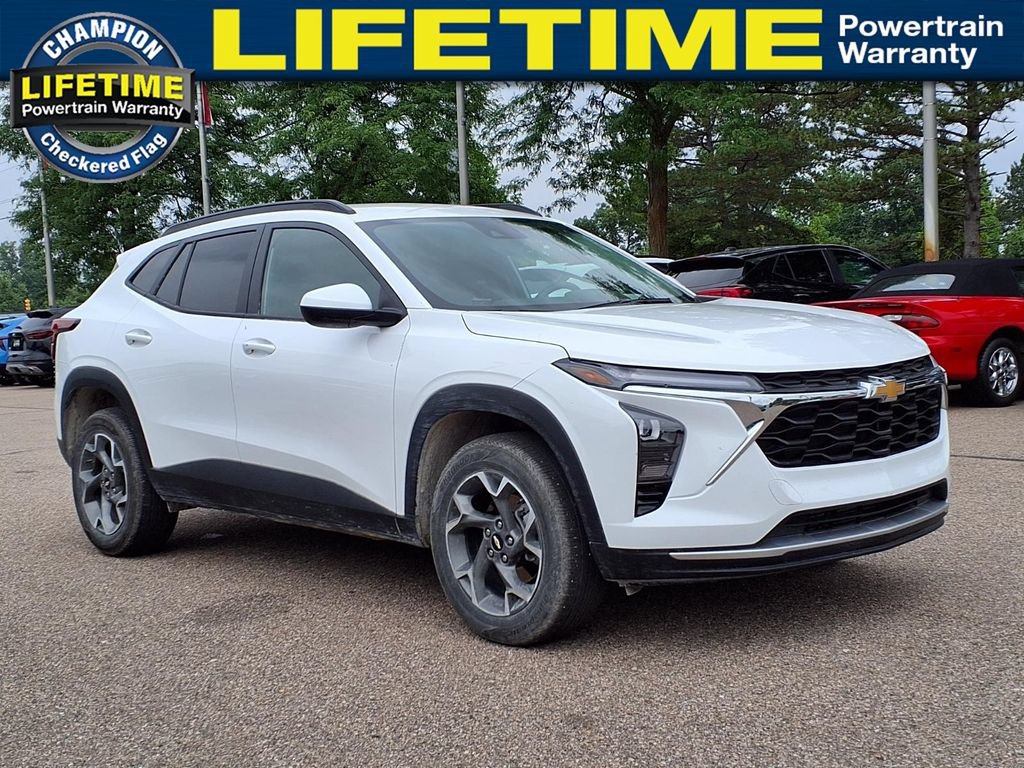 Used 2024 Chevrolet Trax LT w/ Driver Confidence Package FWD image 3