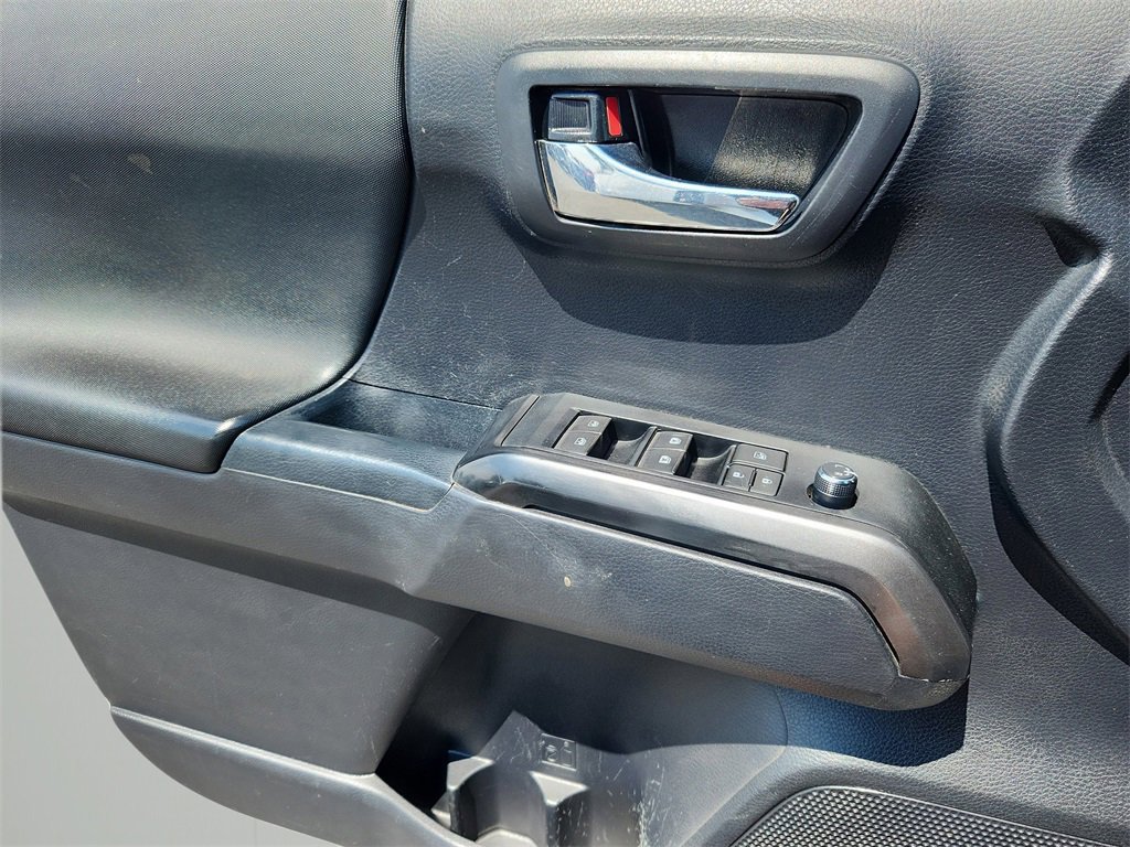 Used 2017 Toyota Tacoma SR5 image 7