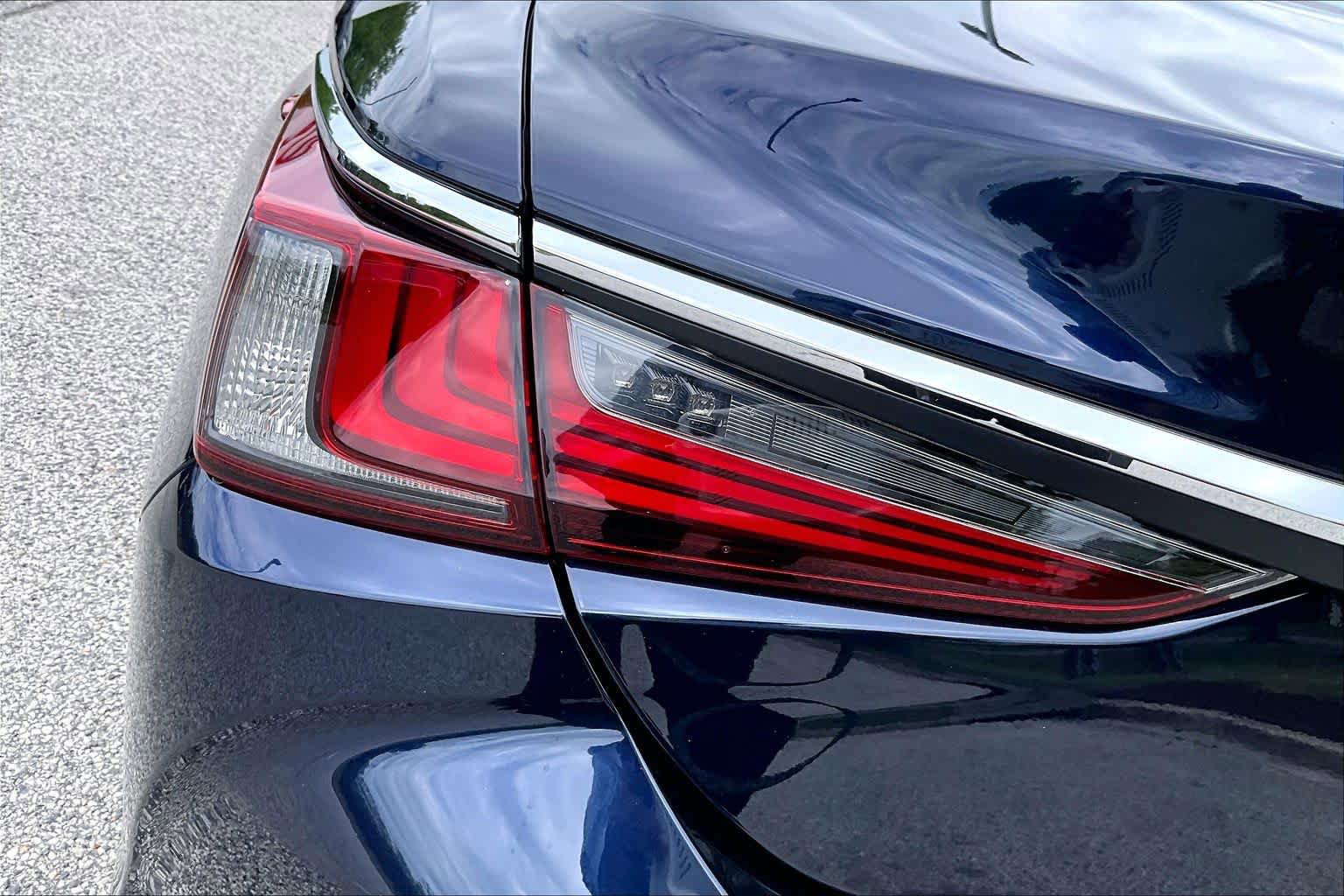 Used 2022 Lexus ES 350 w/ Premium Package FWD image 29
