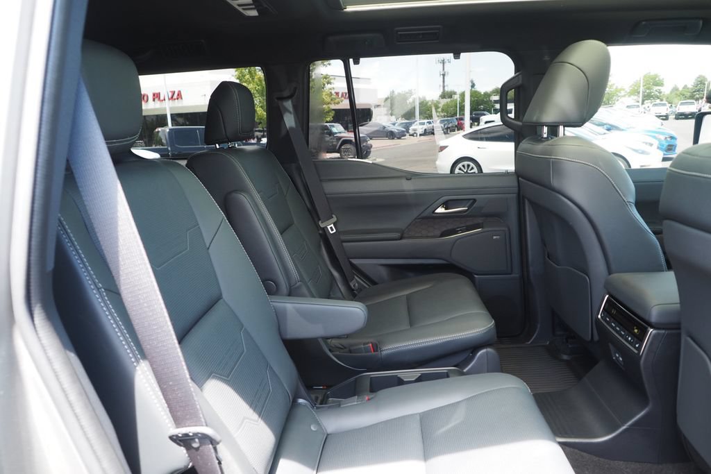 Used 2025 Lexus GX 550 w/ Accessory Package (31) AWD/4WD image 21