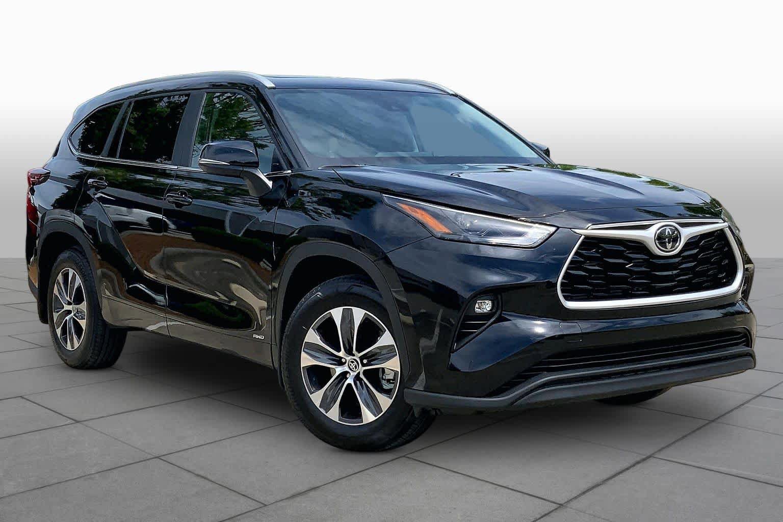 Certified 2026 Toyota Highlander XLE AWD/4WD image 3