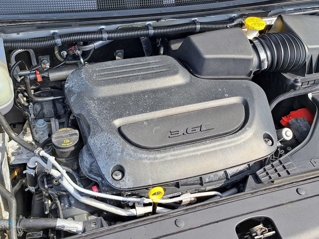 Used 2024 Chrysler Pacifica Touring-L FWD image 17