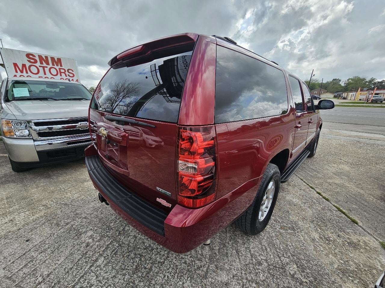 Used 2011 Chevrolet Suburban LT image 7