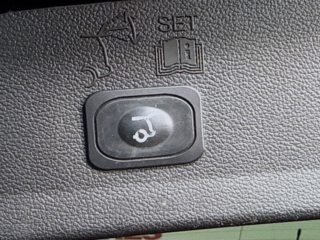 Used 2017 Ford Escape Titanium image 28