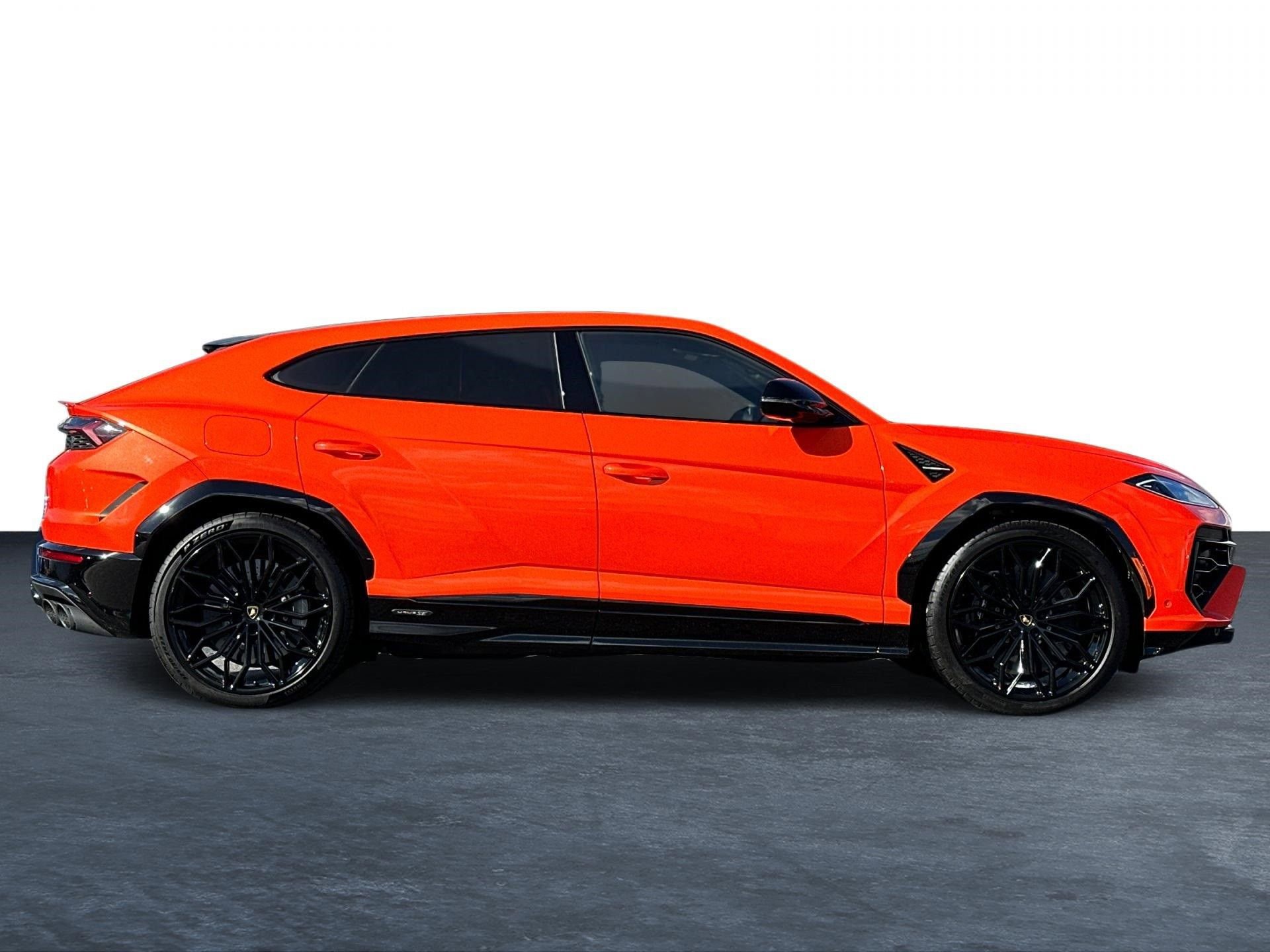 Used 2025 Lamborghini Urus SE image 2