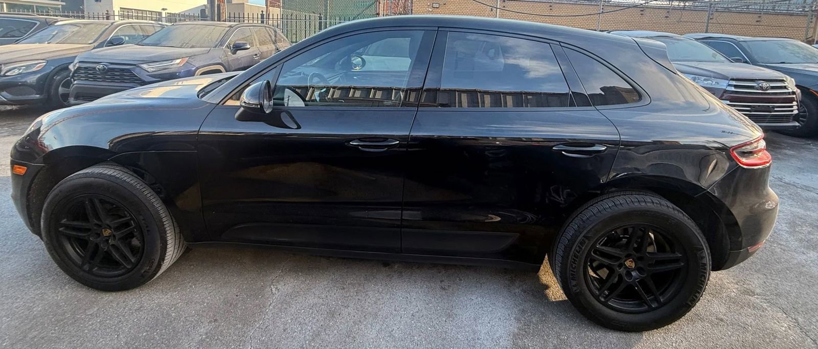 Used 2018 Porsche Macan Sport Edition AWD/4WD image 9