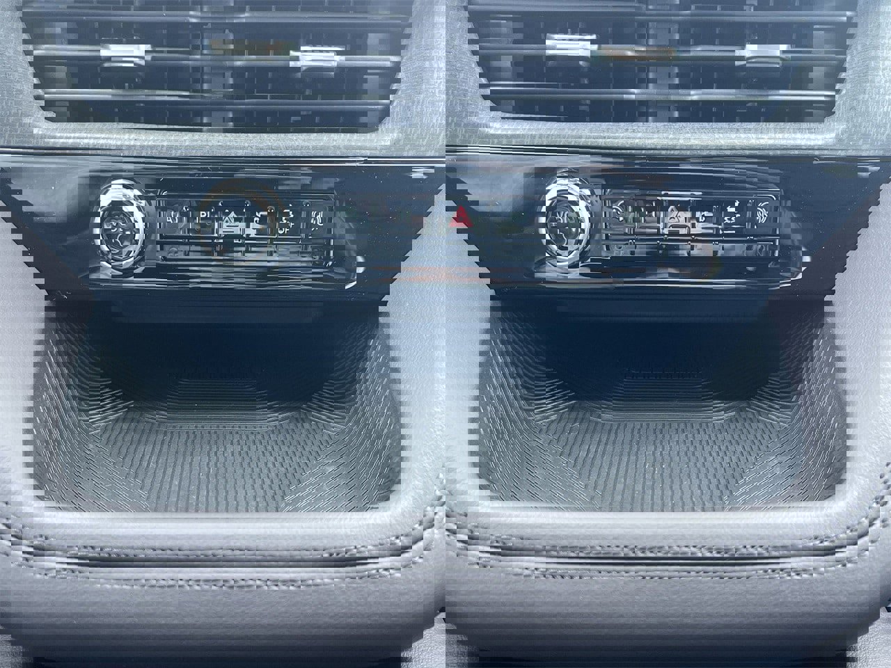 New 2026 Ford Explorer Platinum image 7