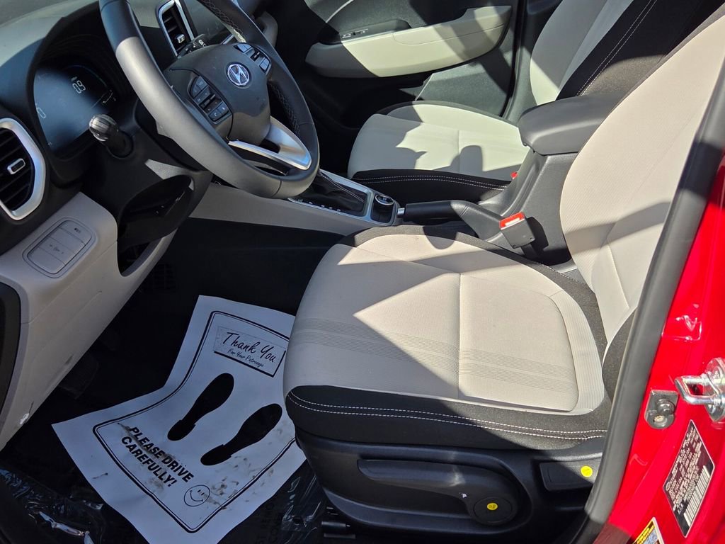 Used 2025 Hyundai Venue SEL image 5