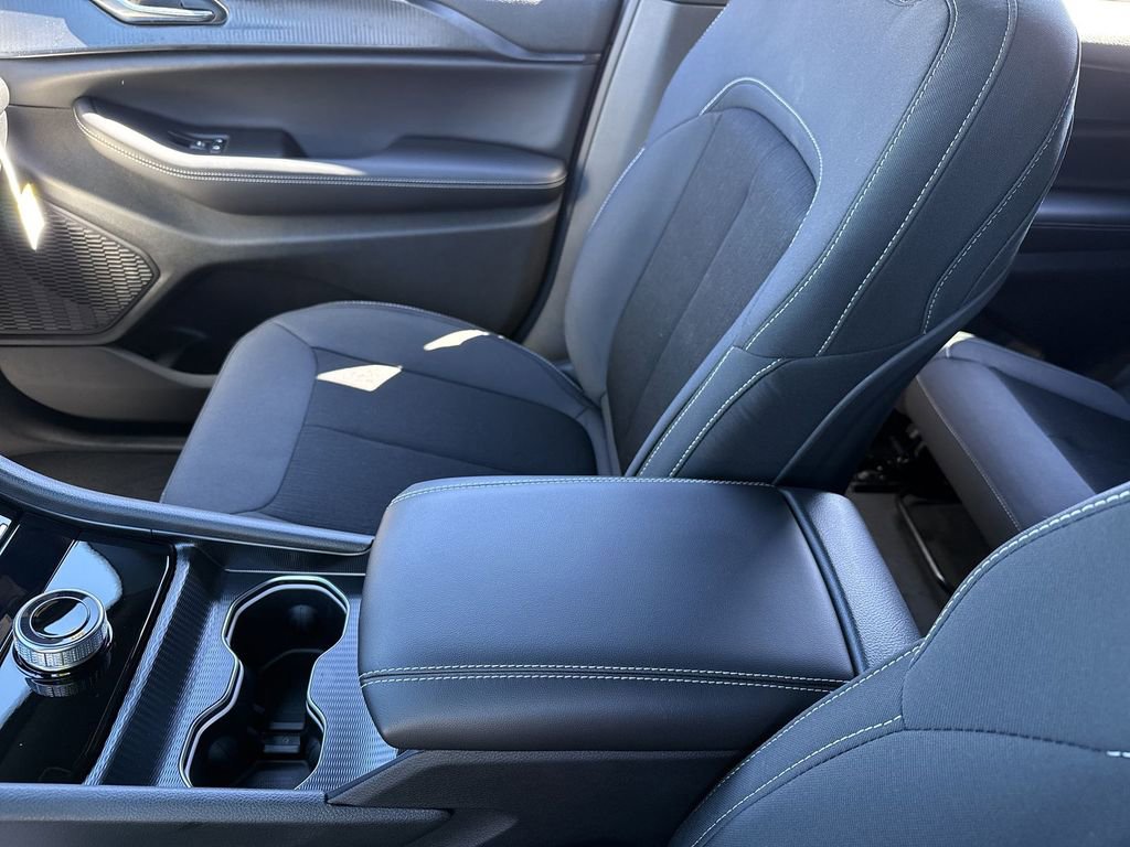 New 2026 Jeep Grand Cherokee L Laredo image 19