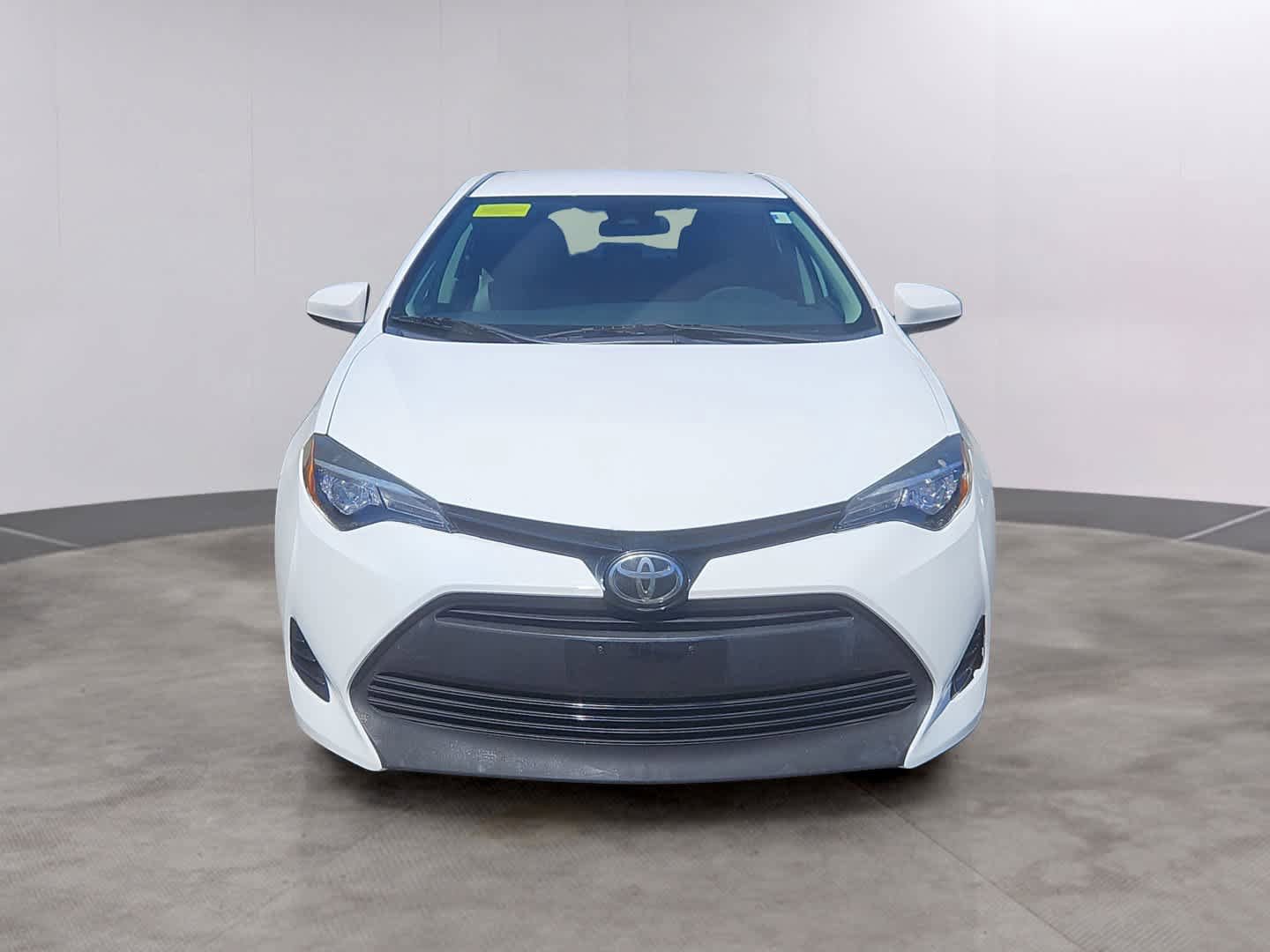 Used 2018 Toyota Corolla LE FWD image 2