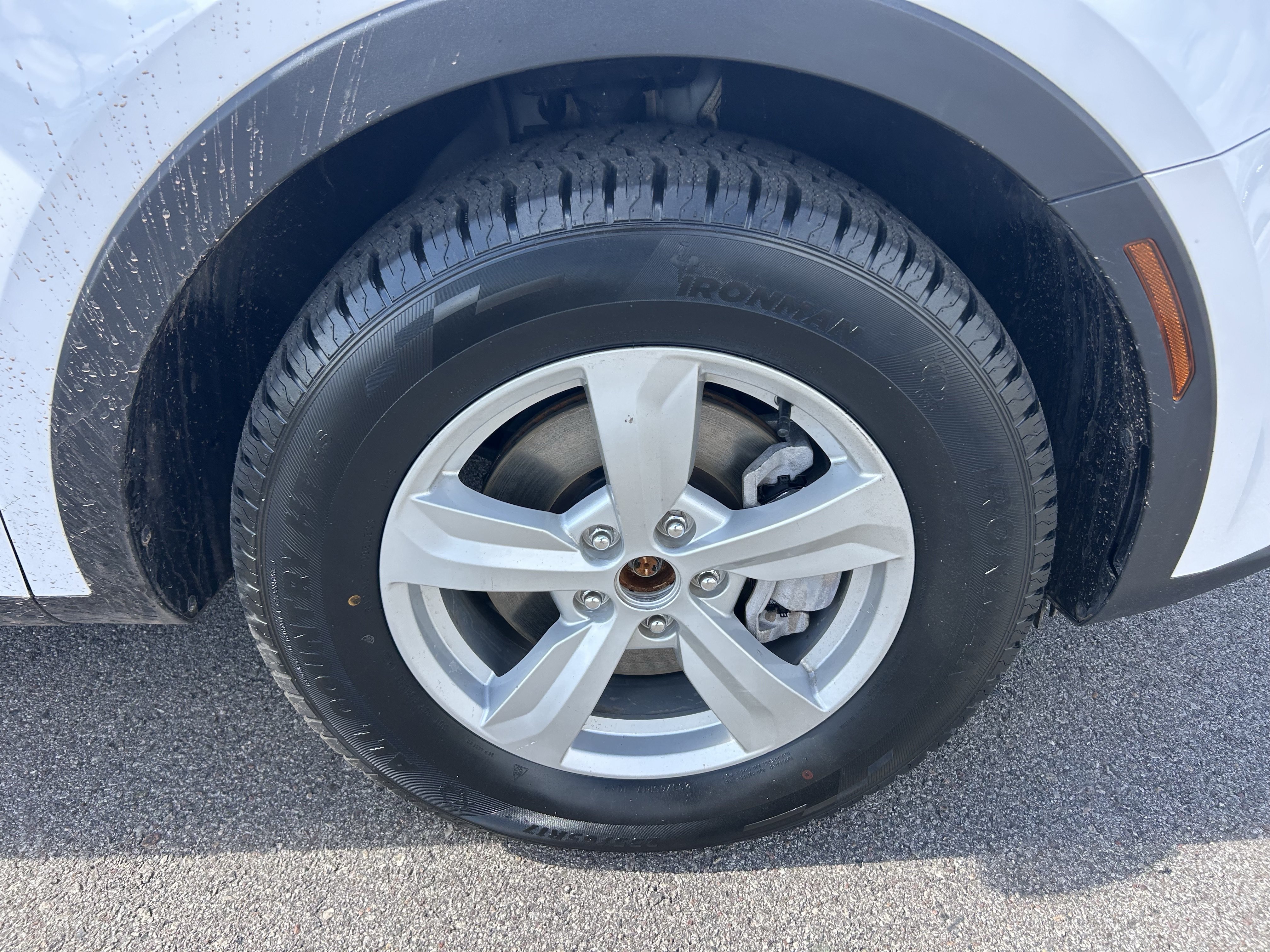 Certified 2025 Kia Sorento LX FWD image 9