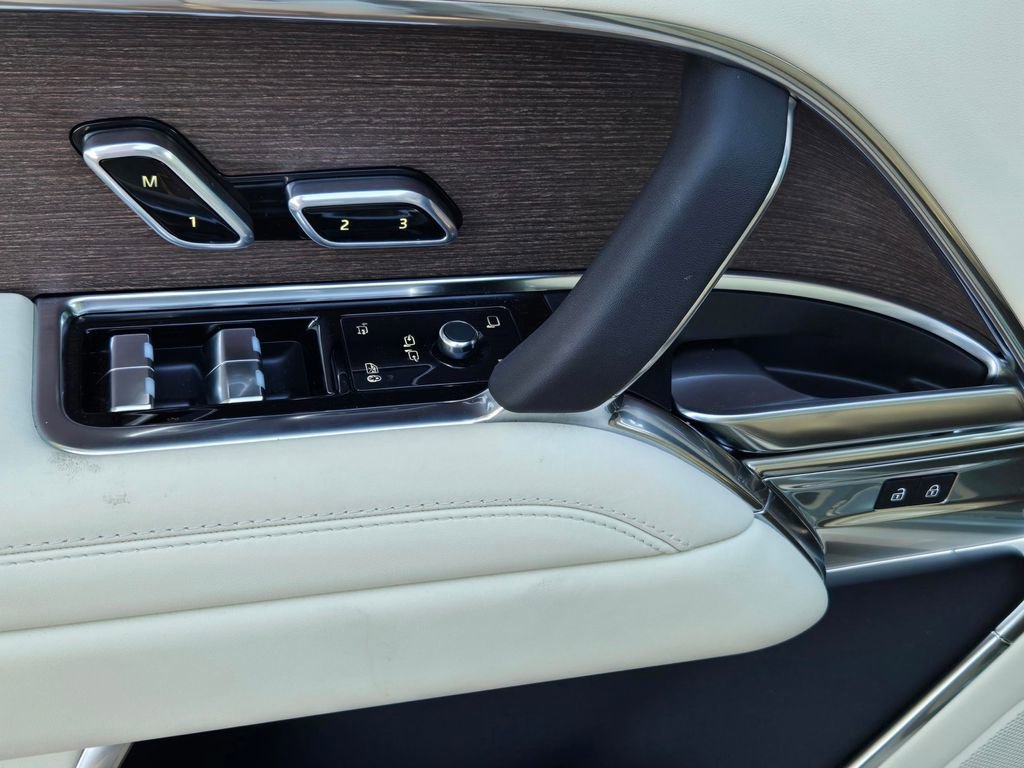 New 2025 Land Rover Range Rover SE image 10