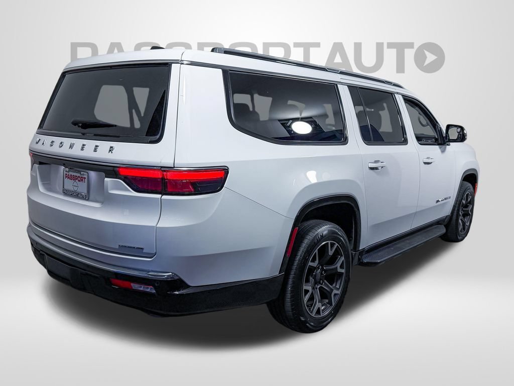 Used 2024 Jeep Wagoneer L Series III w/ Flexible Seating Group AWD/4WD image 8