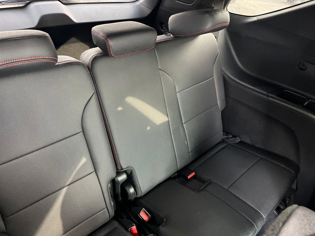 Used 2025 Chevrolet Traverse RS AWD/4WD image 30