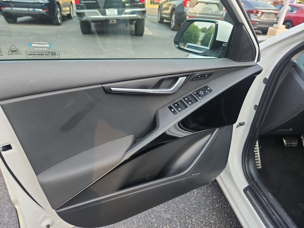 Certified 2024 Kia Niro SX Touring FWD image 10