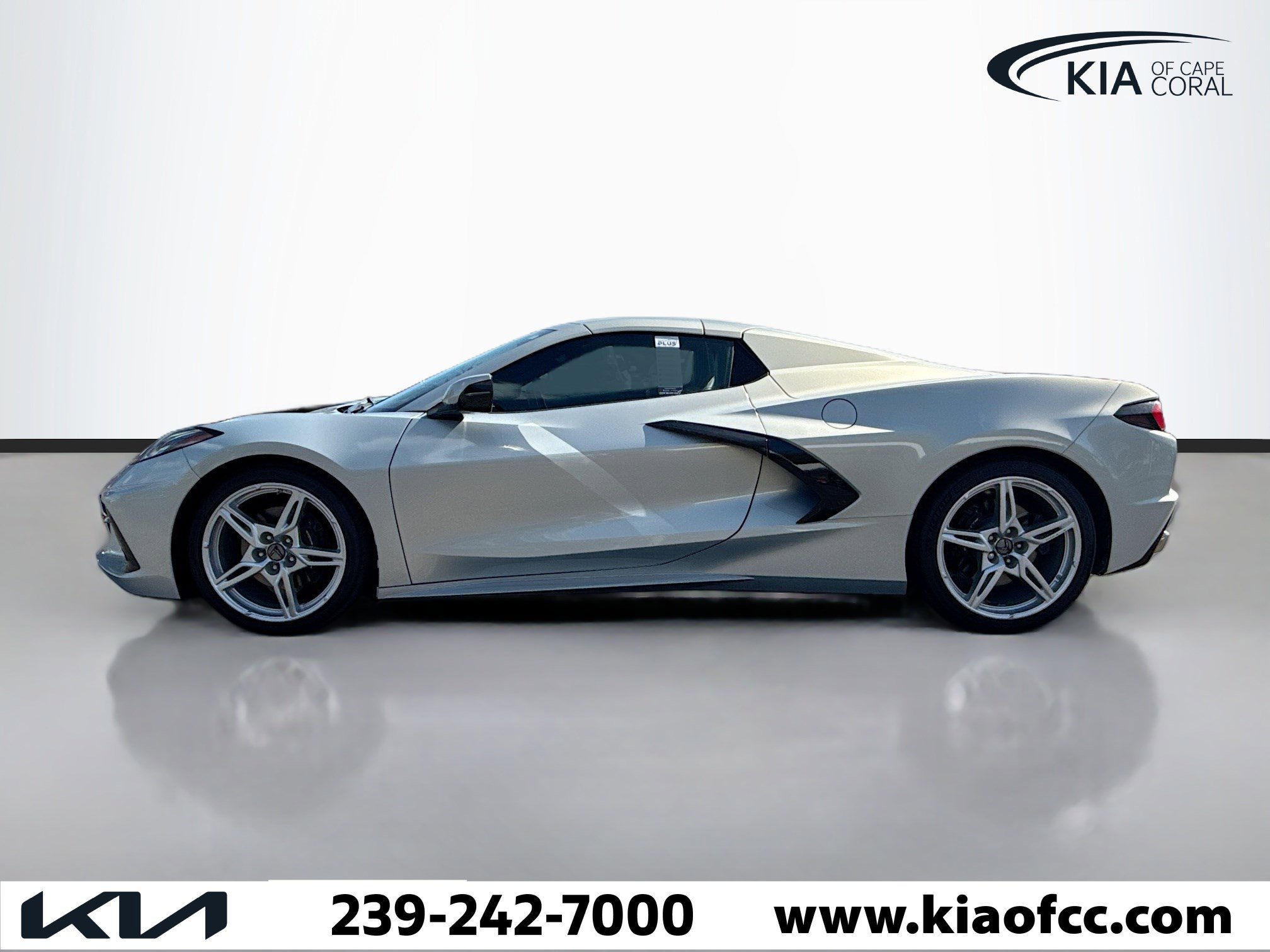 Used 2021 Chevrolet Corvette Stingray Convertible w/ 1LT image 3