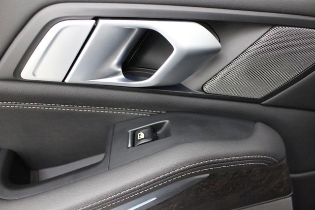 Used 2025 BMW X5 xDrive40i w/ Climate Comfort Package image 39