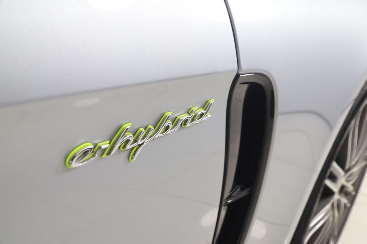 Used 2018 Porsche Panamera 4 AWD/4WD image 53
