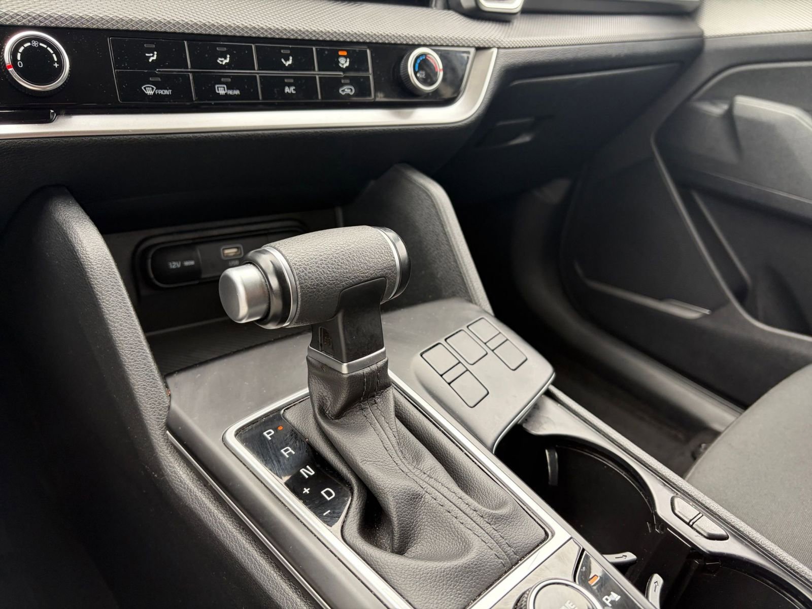 Used 2025 Kia Sportage LX image 40