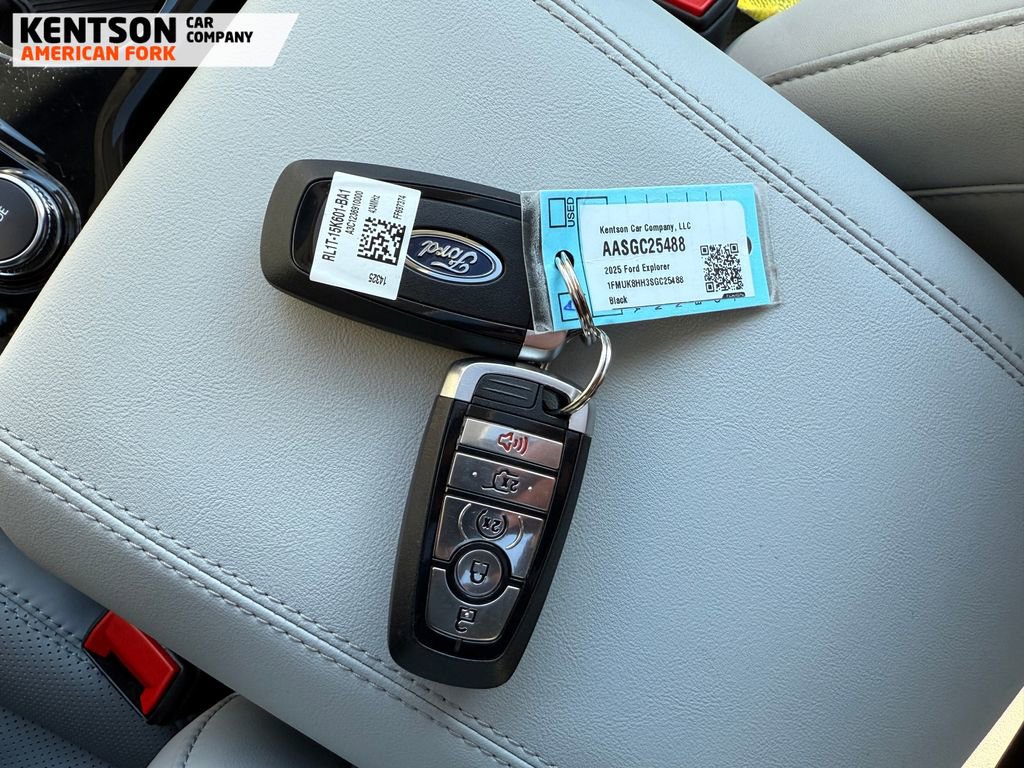 Used 2025 Ford Explorer Platinum w/ LUX Leather Package image 43