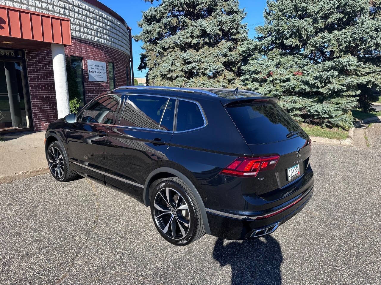 Used 2022 Volkswagen Tiguan SEL R-Line image 4
