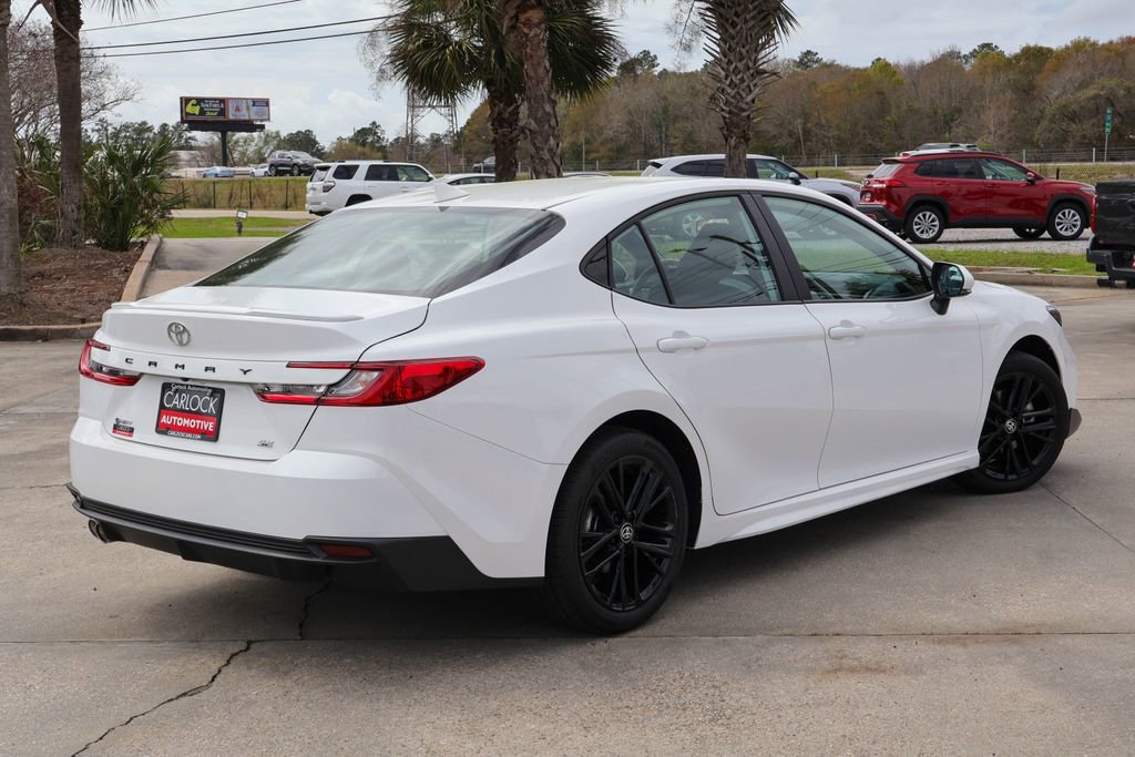 Used 2025 Toyota Camry SE FWD image 2