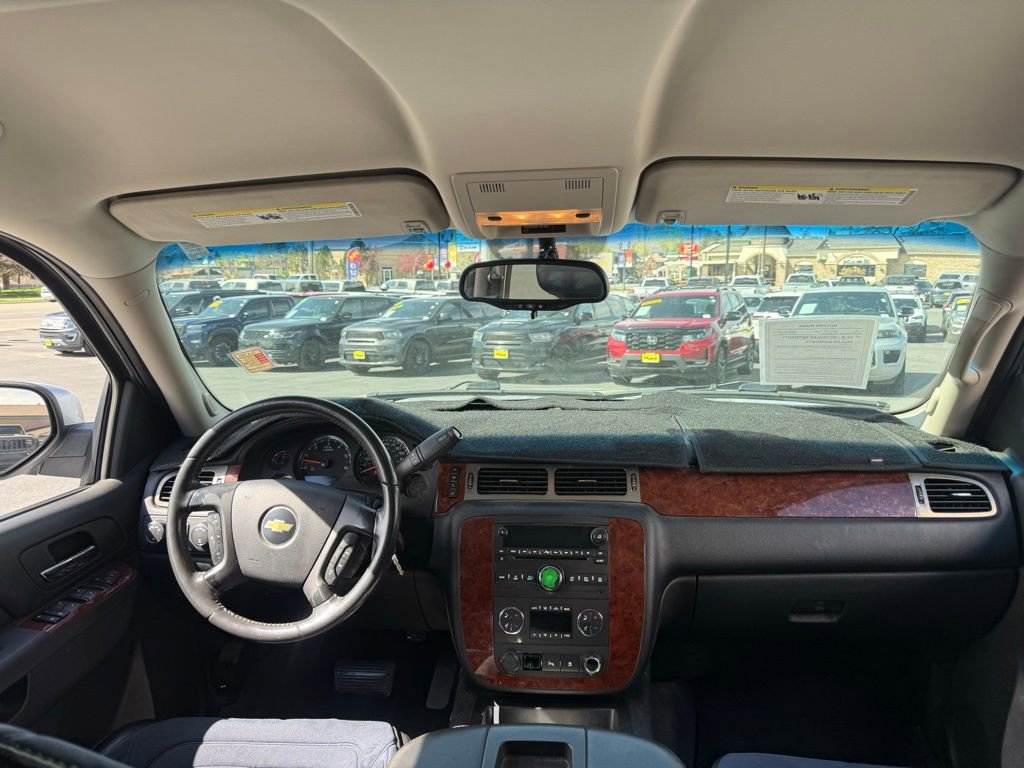 Used 2010 Chevrolet Suburban LT image 21