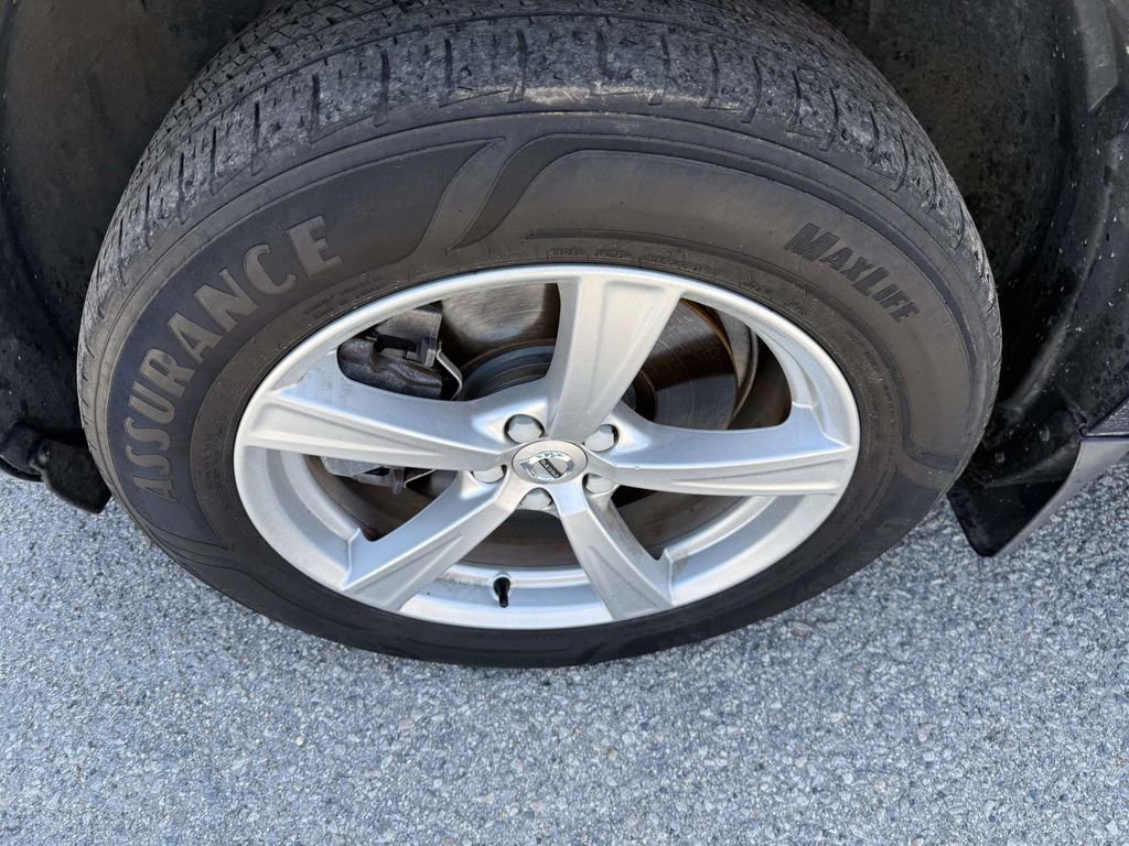 Used 2017 Volvo XC90 T5 Momentum w/ Vision Package image 11