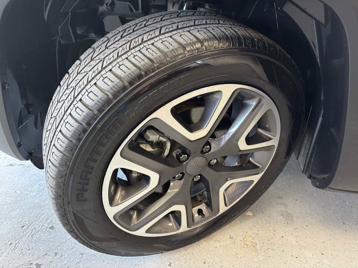 Used 2018 Jeep Renegade Latitude FWD image 22